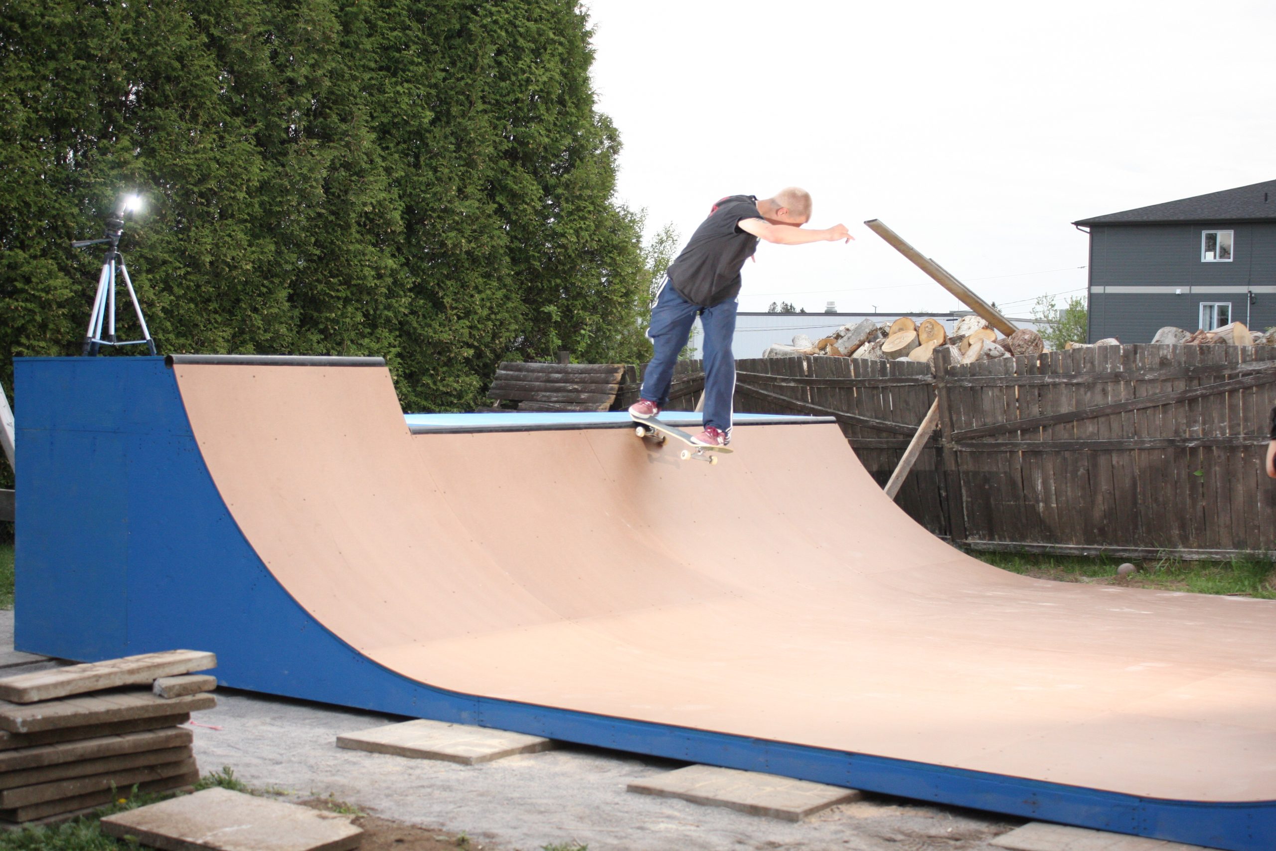 Une rampe de skate construite par et pour les jeunes du centre Léo
